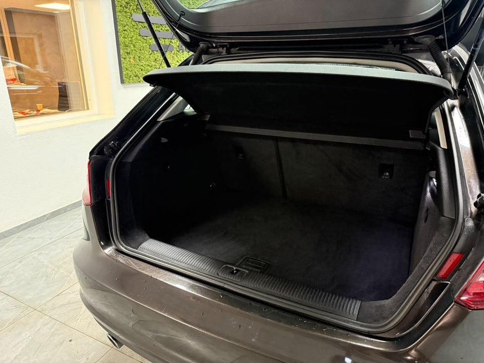 Audi A3 1,6 TDi 110 Ambiente Sportback 5d