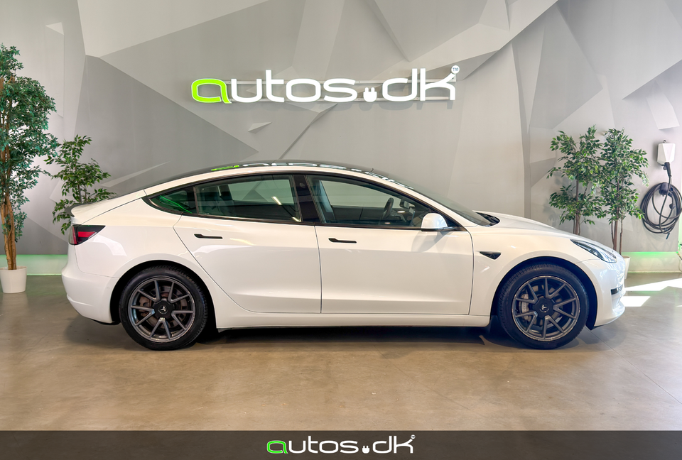 Tesla Model 3 Standard Range+ RWD 4d