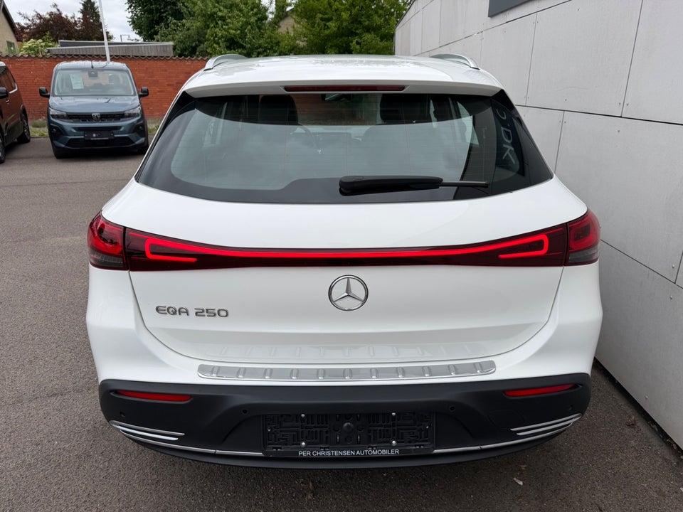 Mercedes EQA250 5d