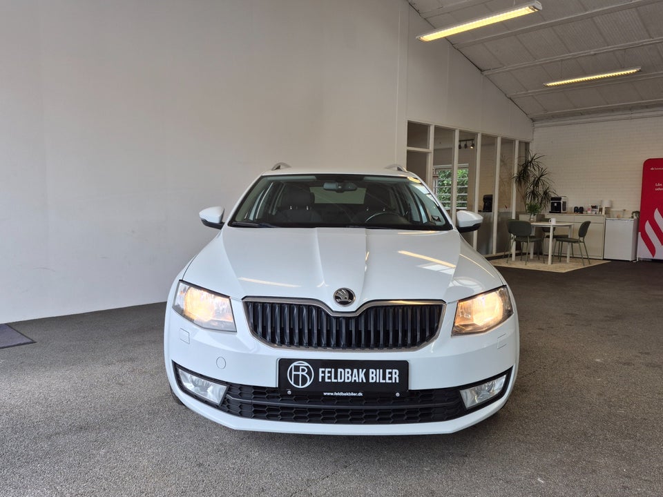 Skoda Octavia 1,6 TDi 105 Elegance Combi DSG 5d