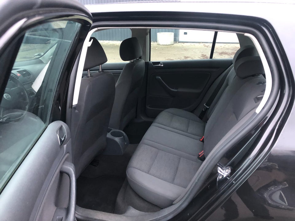 VW Golf V 1,6 Trendline 5d