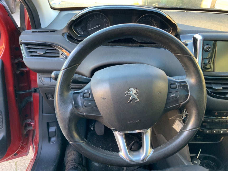 Peugeot 208 1,2 VTi 82 Allure Sky 5d