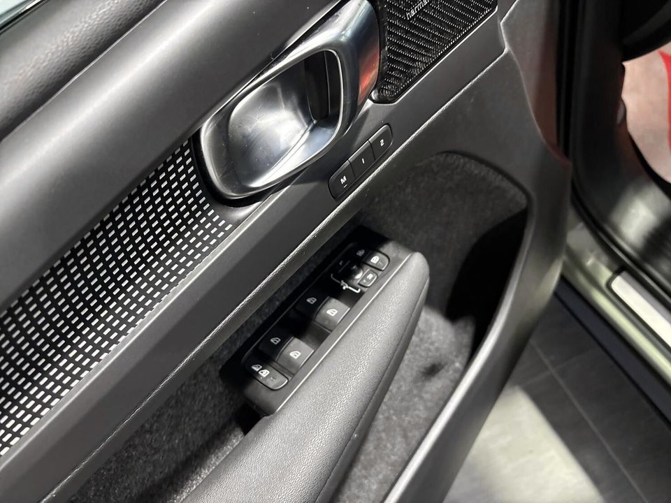 Volvo XC40 P8 ReCharge Twin Pro 5d