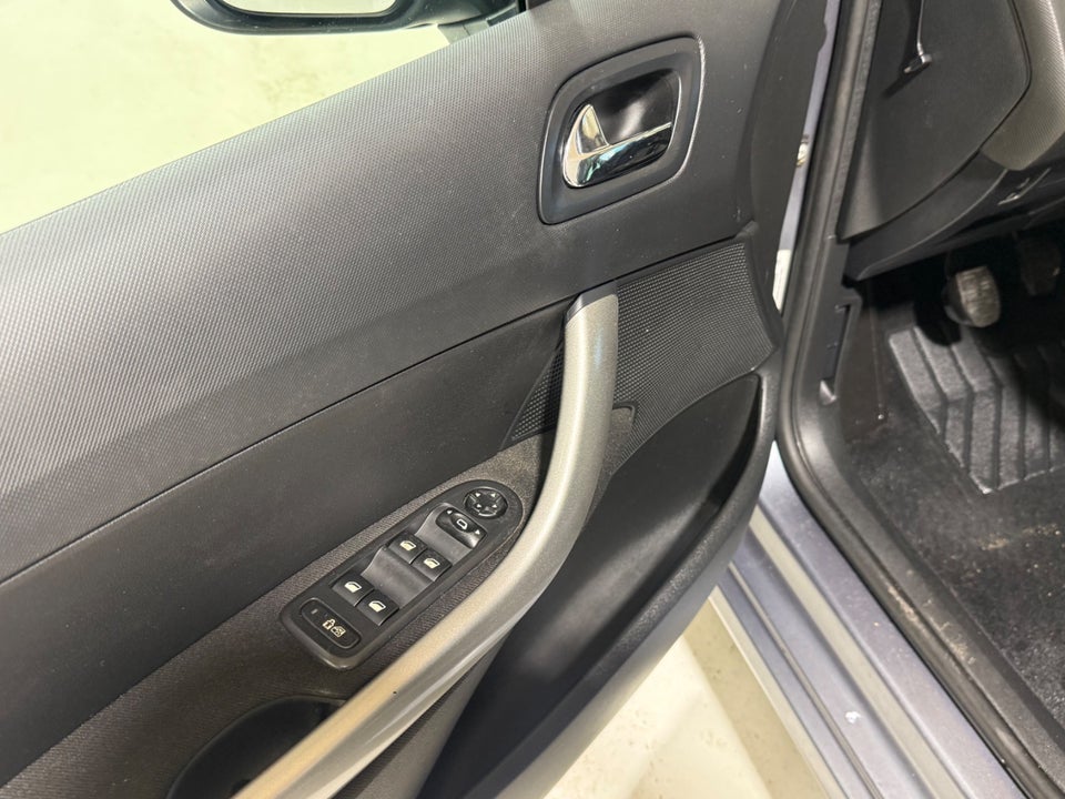 Peugeot 308 1,6 HDi 109 Premium SW 7prs 5d