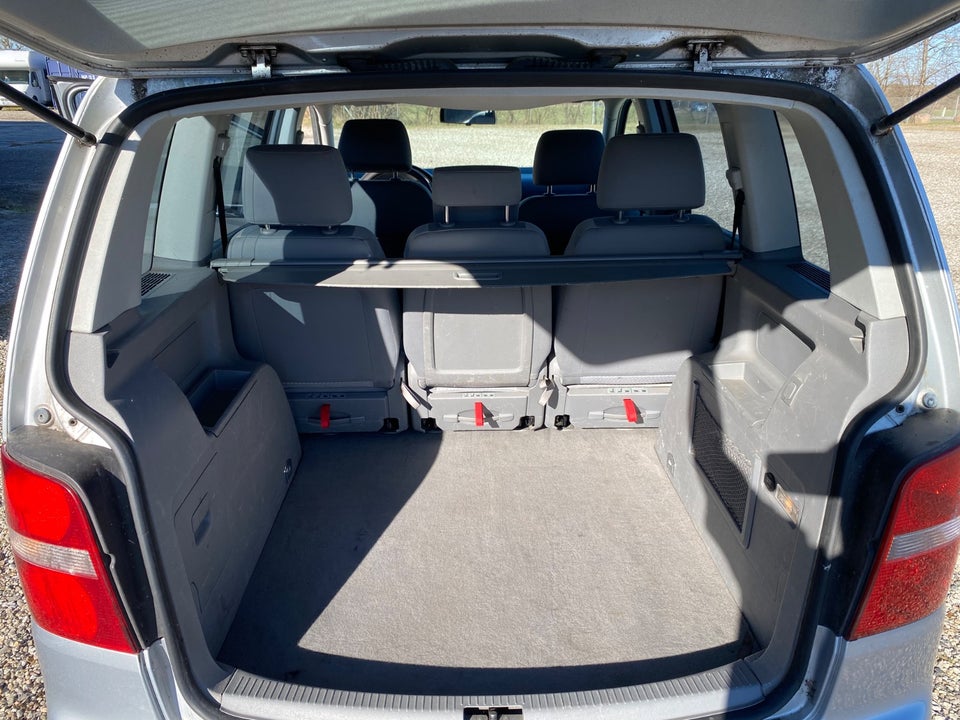 VW Touran 1,6 FSi 5d