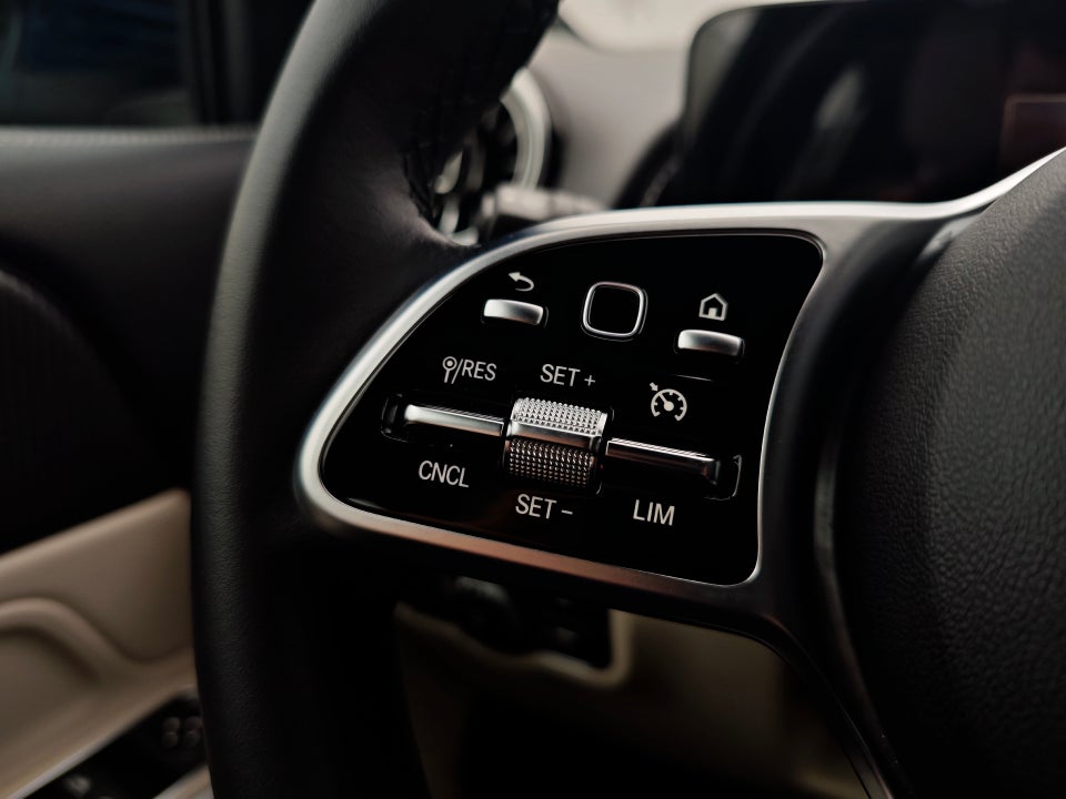 Mercedes EQB300 Sport 4Matic 5d