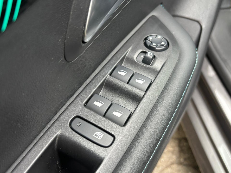 Peugeot 208 1,2 PureTech 100 Allure EAT8 5d