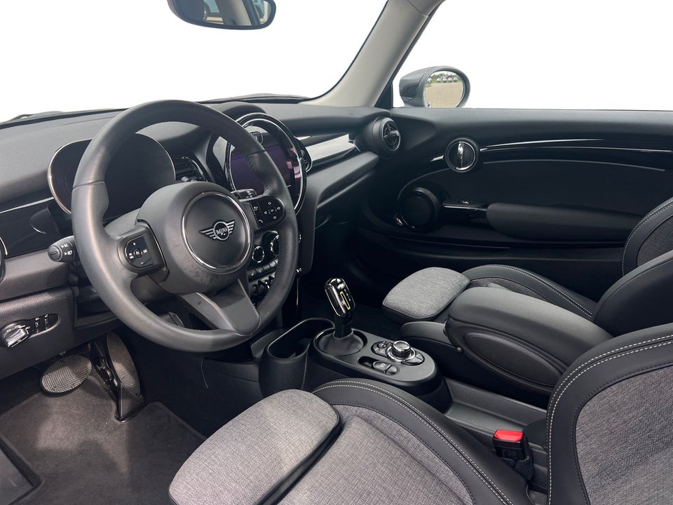 MINI Cooper SE Essential 3d