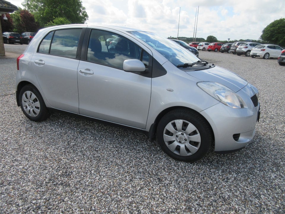 Toyota Yaris 1,3 Sol 5d