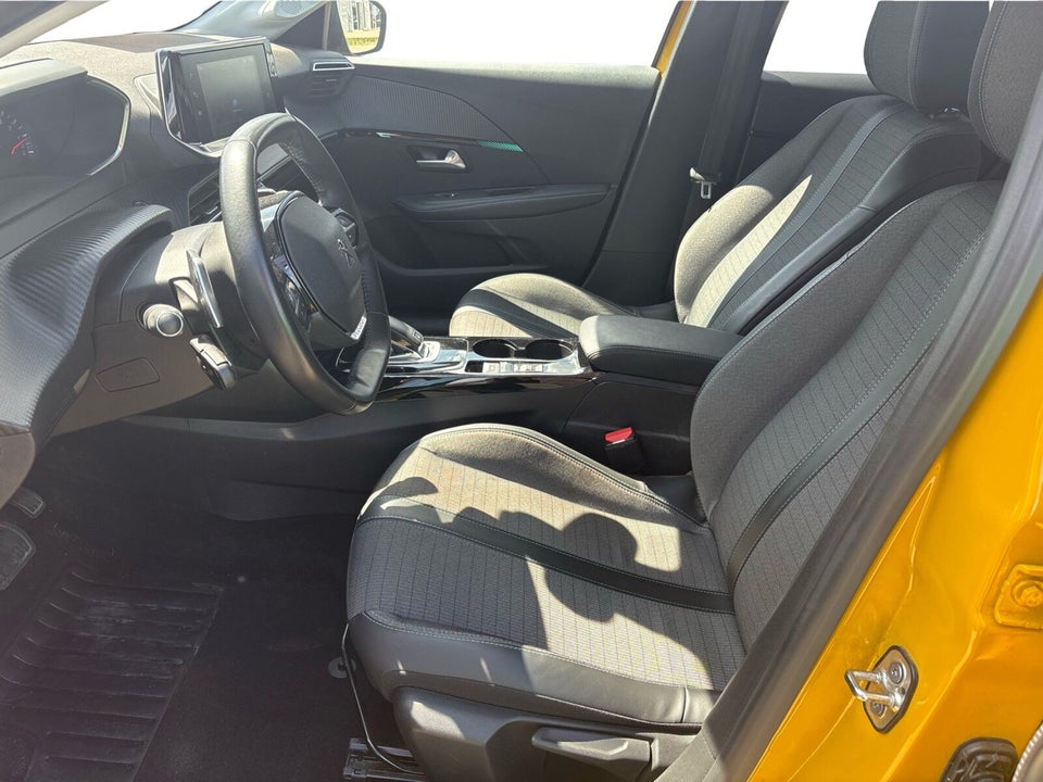 Peugeot 208 1,2 PureTech 100 Allure EAT8 5d