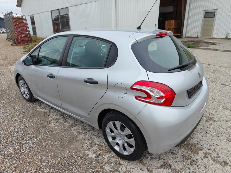 Peugeot 208 1,0 VTi Access 5d