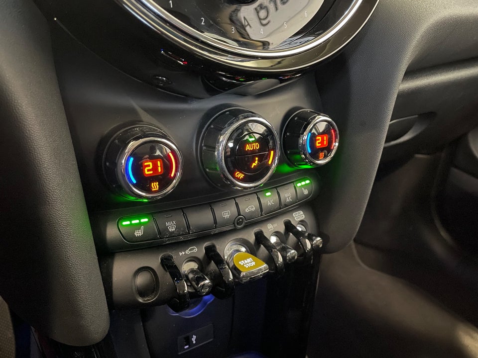 MINI Cooper SE Essential 3d