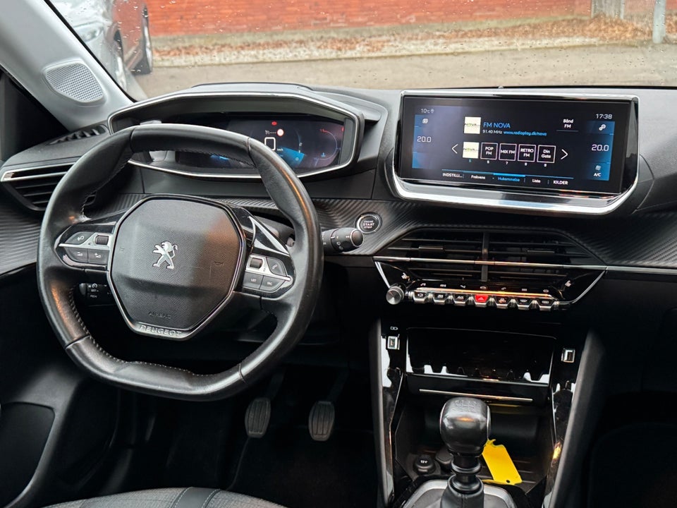 Peugeot 208 1,2 PureTech 100 Allure Sky 5d