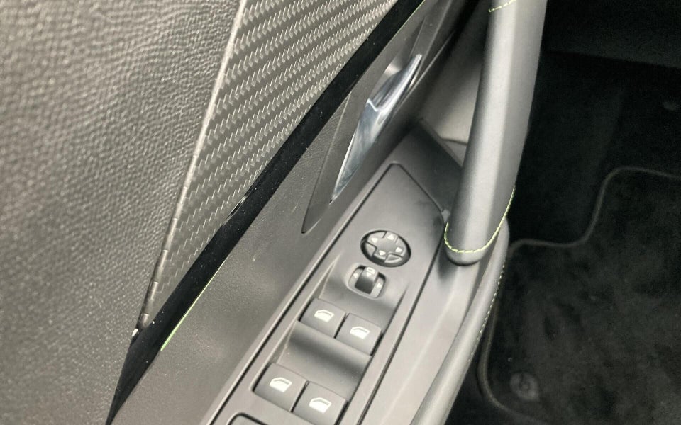 Peugeot e-208 50 GT 5d