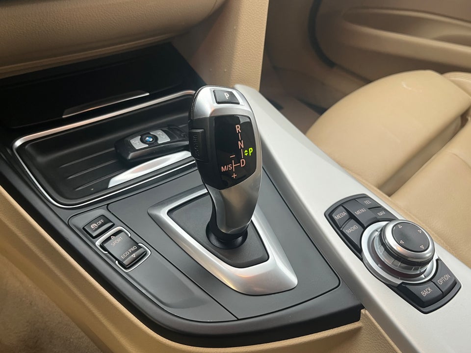 BMW 320i 2,0 Touring aut. 5d