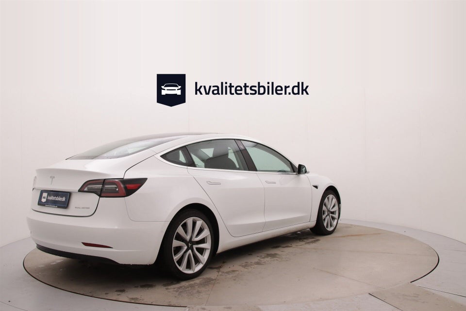 Tesla Model 3 Long Range AWD 4d