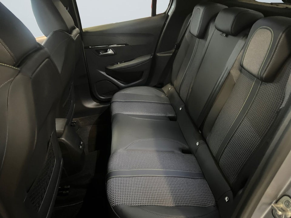 Peugeot e-208 50 GT 5d