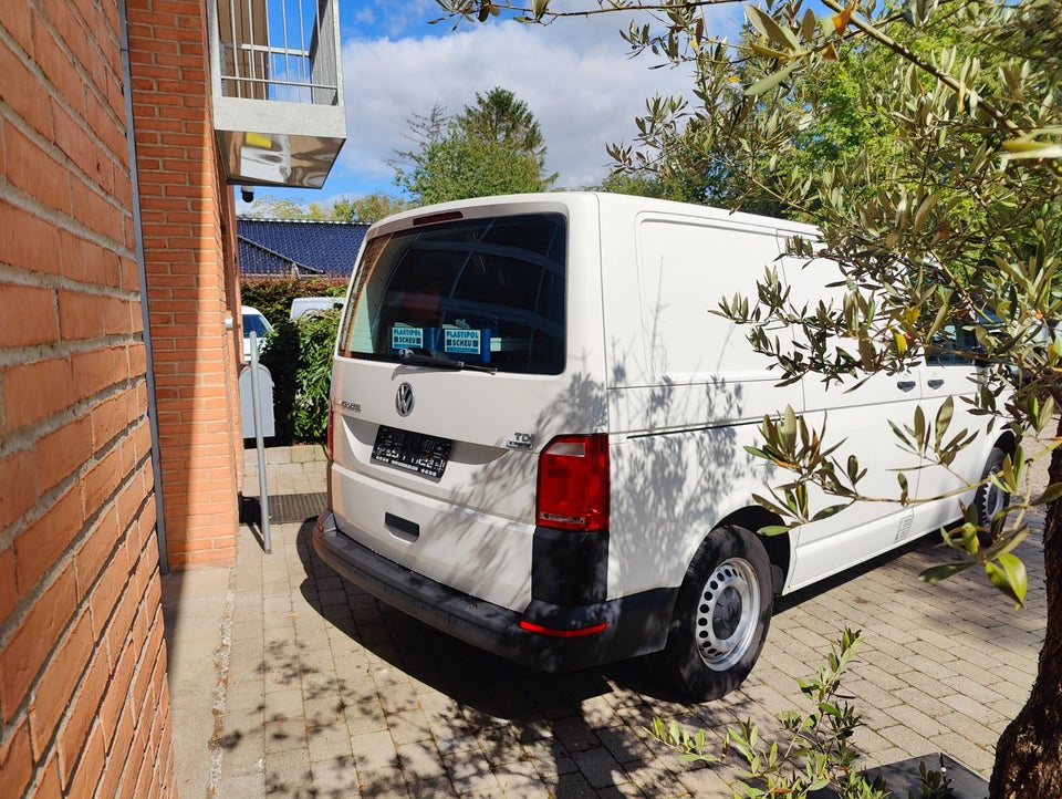 VW Transporter 2,0 TDi 102 Kassevogn kort