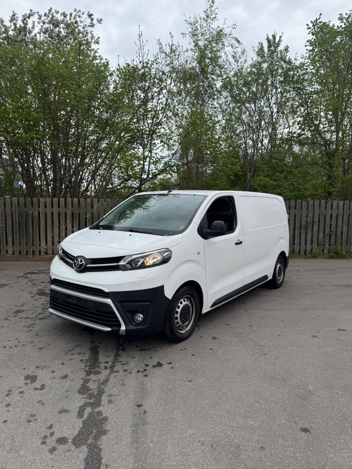Toyota ProAce 1,5 D 120 Medium Comfort 5d