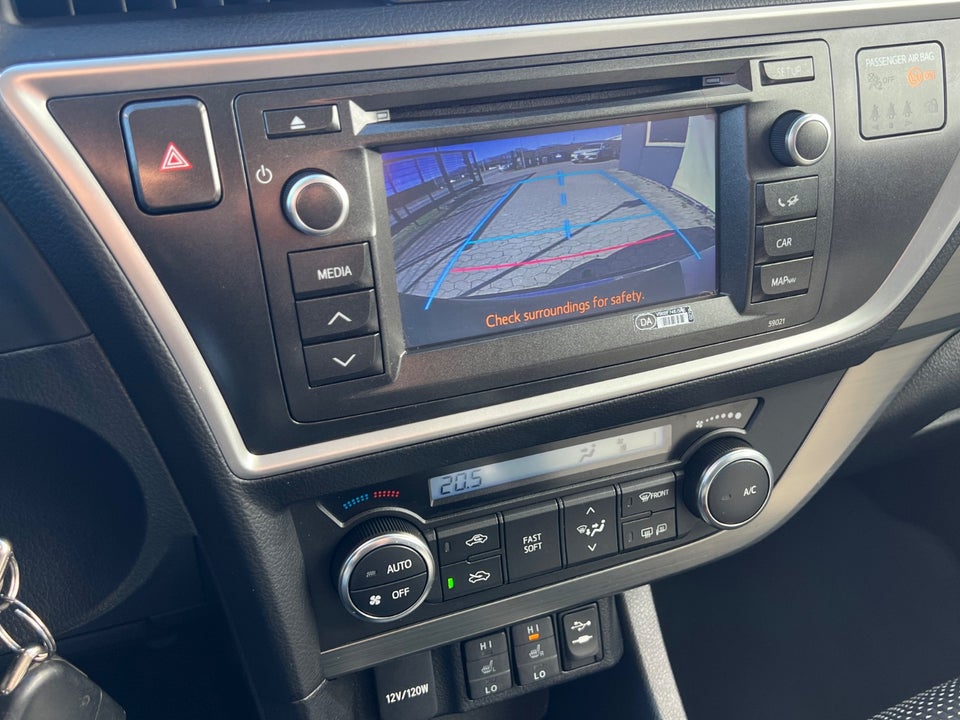 Toyota Auris 1,6 T2+ MDS 5d