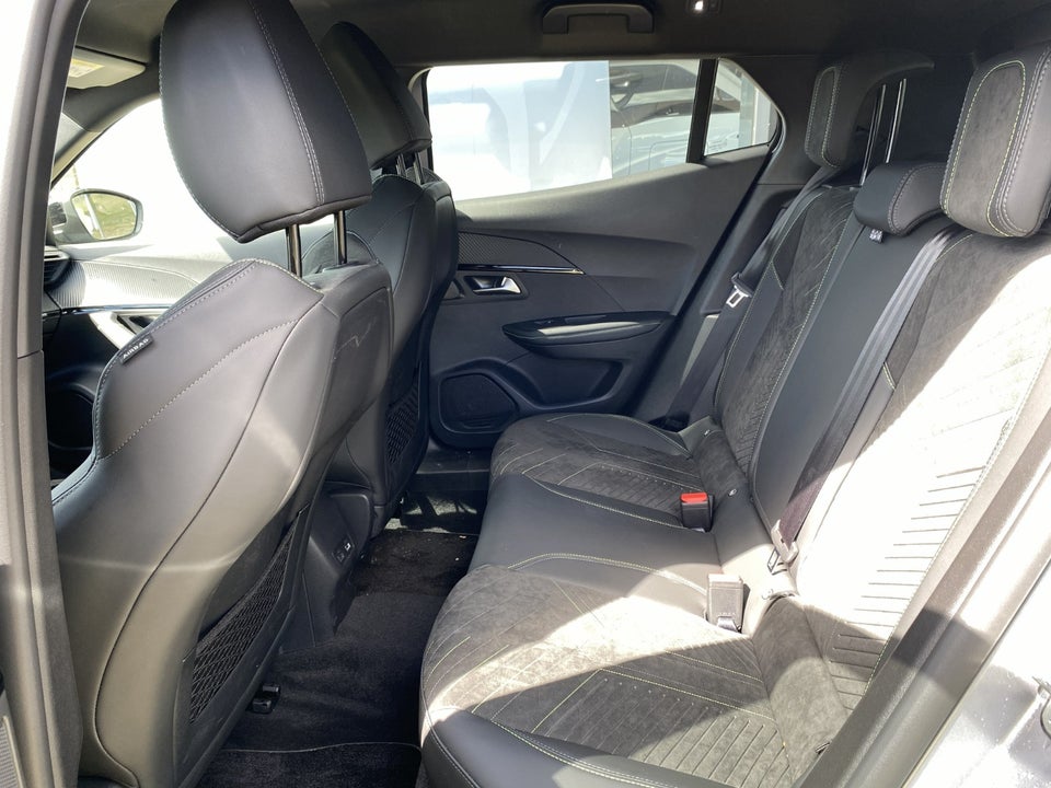 Peugeot e-2008 54 GT 5d