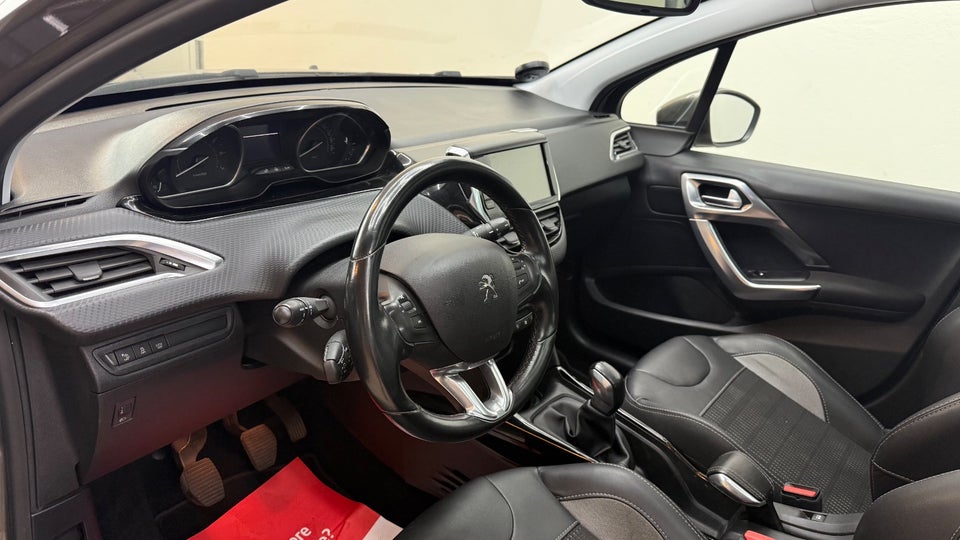 Peugeot 2008 1,2 e-THP 110 Allure Sky 5d