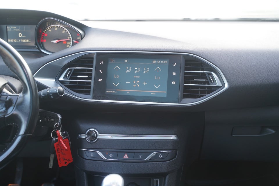 Peugeot 308 1,5 BlueHDi 130 Prestige Sky 5d