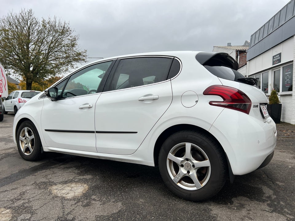 Peugeot 208 1,6 BlueHDi 100 Desire 5d