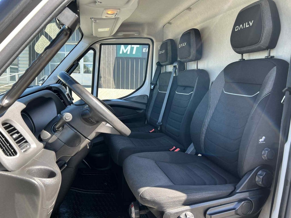 Iveco Daily 2,3 35S16 12m³ Van AG8
