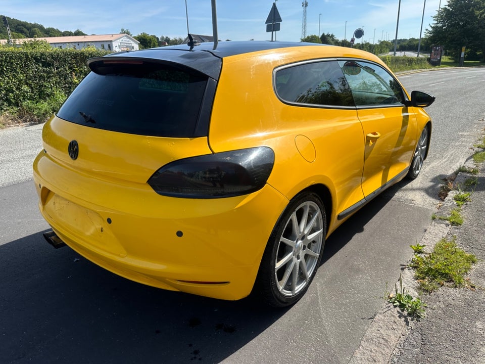 VW Scirocco 2,0 TDi 140 Sport DSG Van 3d