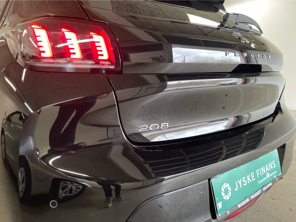 Peugeot 208 1,2 PureTech 100 Like 5d