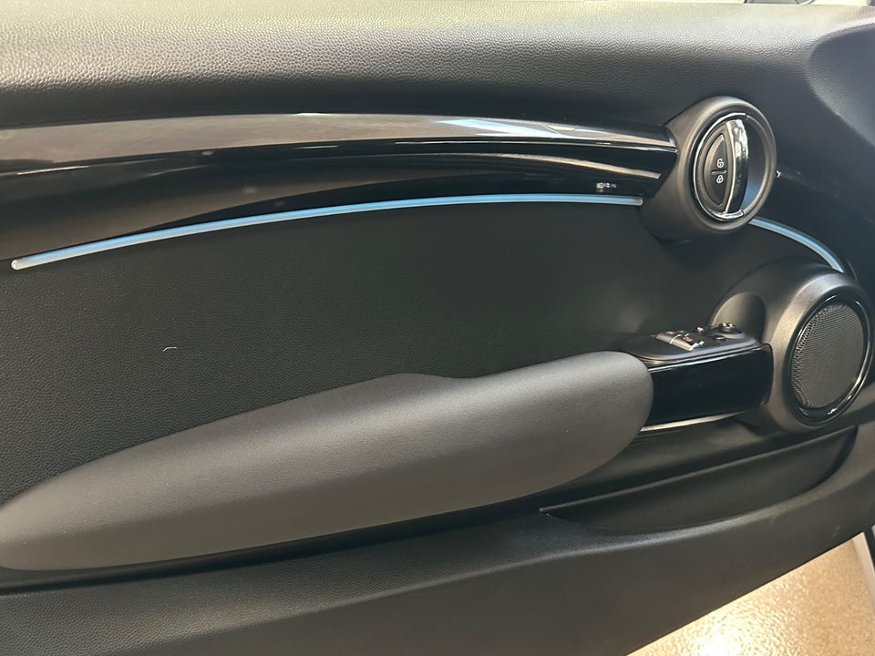 MINI Cooper SE Essential 3d