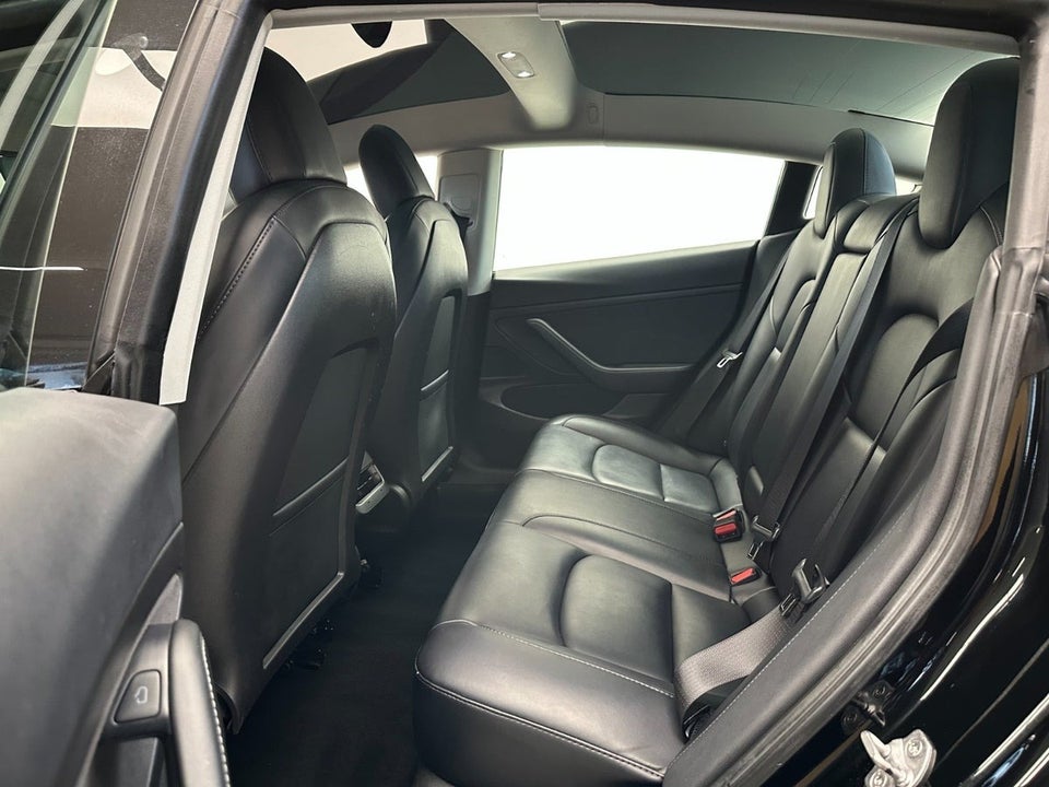 Tesla Model 3 Standard Range+ RWD 4d