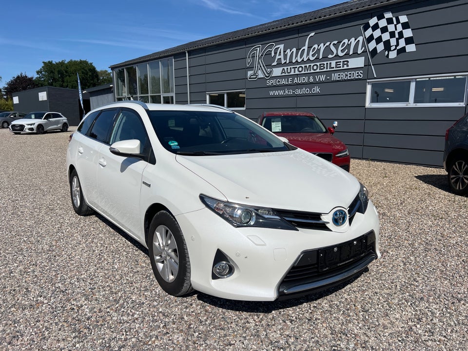 Toyota Auris 1,8 Hybrid H2+ Touring Sports CVT 5d