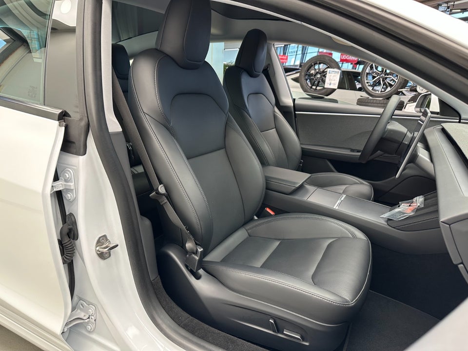 Tesla Model 3 RWD 4d