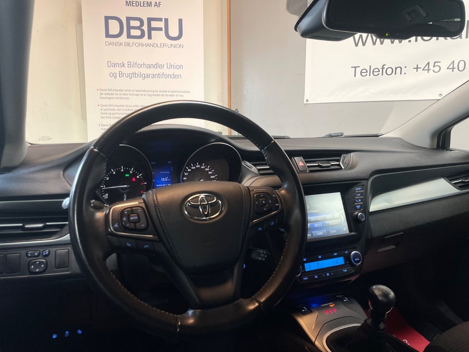 Toyota Avensis 1,8 VVT-i T2 Premium Touring Sports 5d