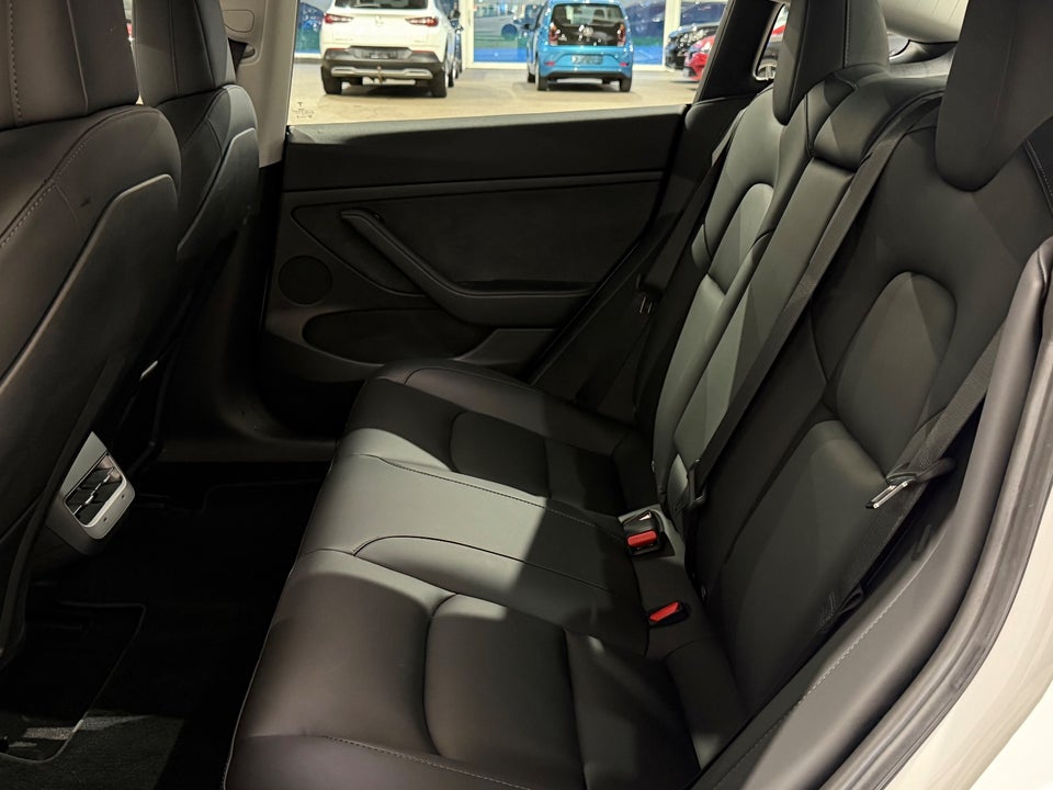 Tesla Model 3 Long Range AWD 4d