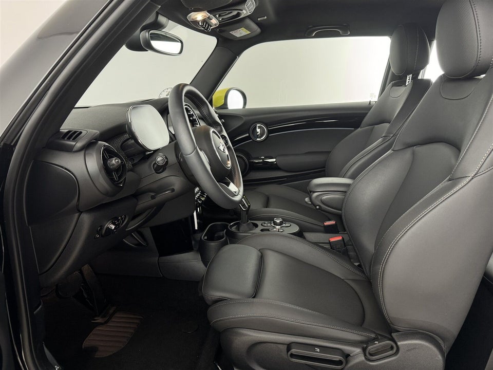 MINI Cooper SE Essential 3d