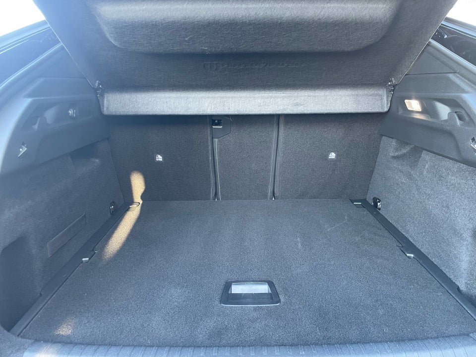 Peugeot e-3008 77 GT Pack 5d