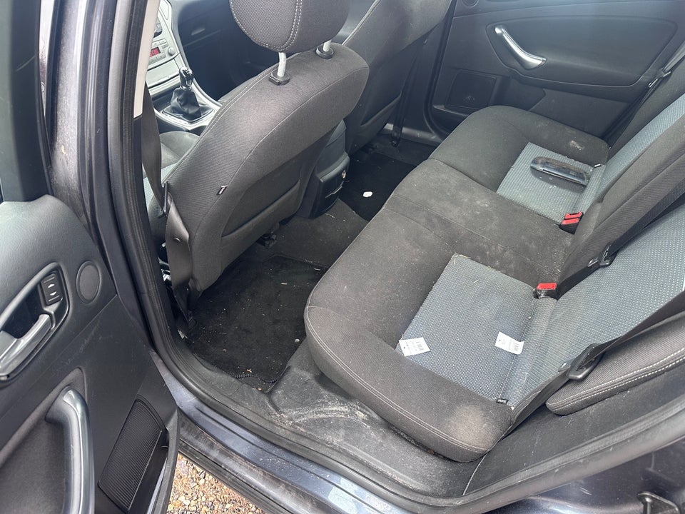 Ford Mondeo 2,0 145 Trend Collection 5d