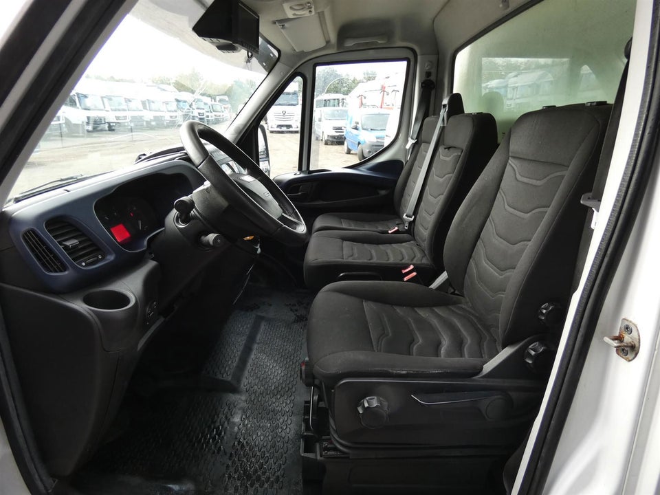 Iveco Daily 3,0 35S18 Box m/lift AG8 2d