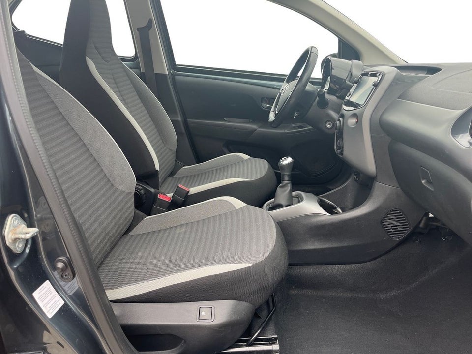 Toyota Aygo 1,0 VVT-i x-plore 5d