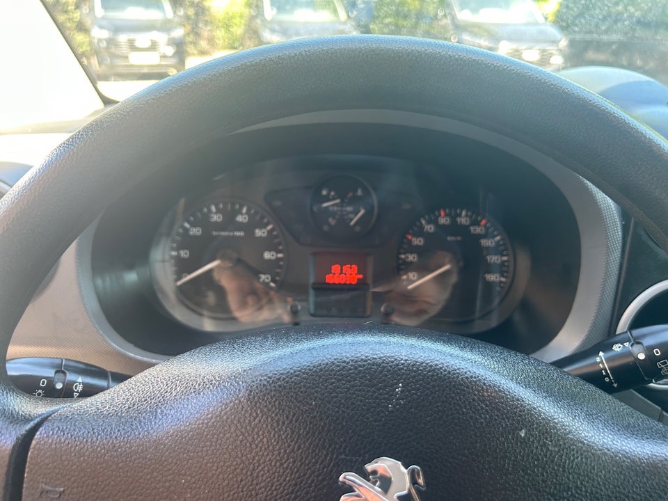 Peugeot Partner 1,6 BlueHDi 100 L1 Premium Van 5d
