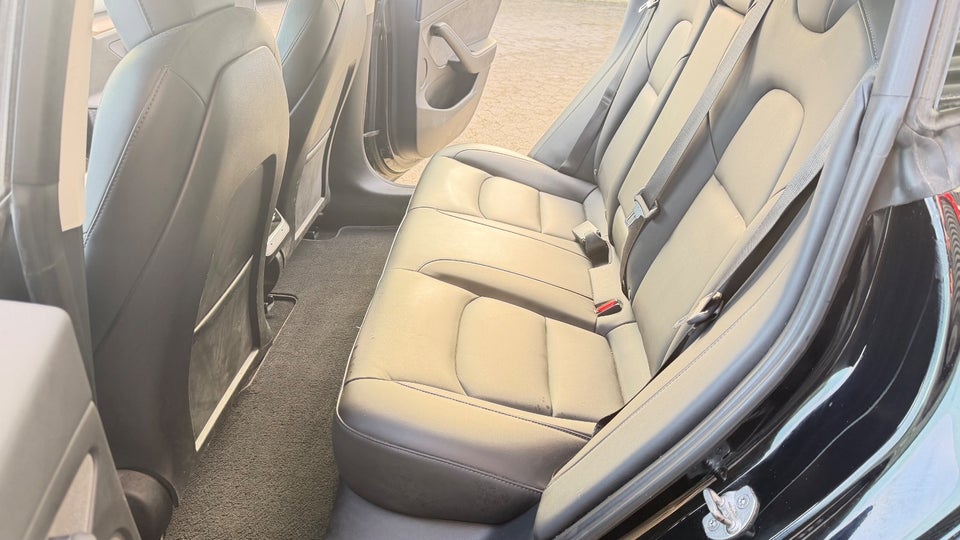 Tesla Model 3 RWD 4d