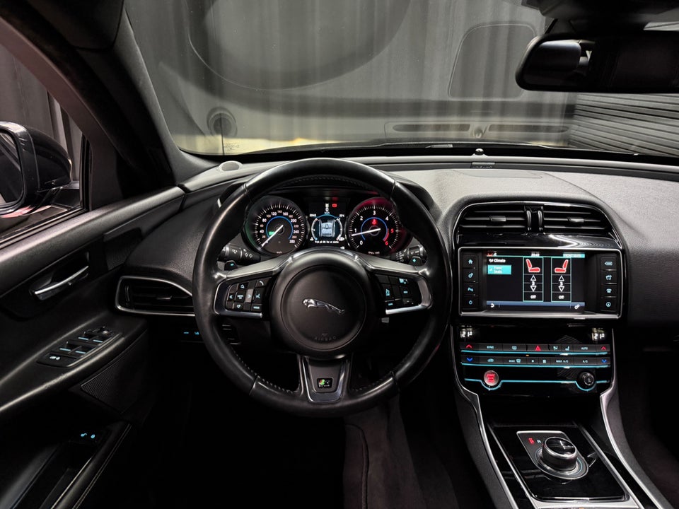 Jaguar XE 2,0 D180 R-Sport aut. 4d