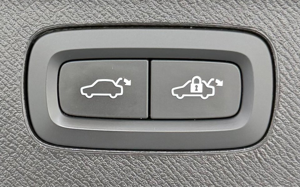Volvo XC90 2,0 T8 ReCharge Ultimate Dark aut. AWD 7prs 5d