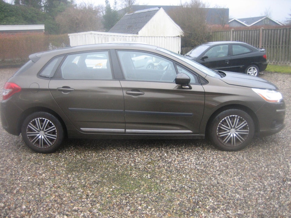 Citroën C4 1,4 VTi Attraction 5d