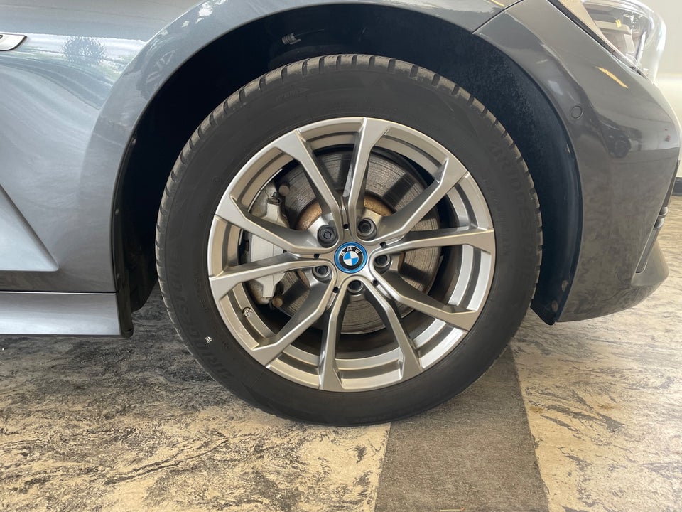 BMW 330e 2,0 Touring Sport Line aut. 5d