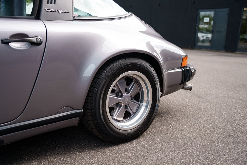 Porsche 911 3,2 Carrera Targa Commemorative Edition 2d