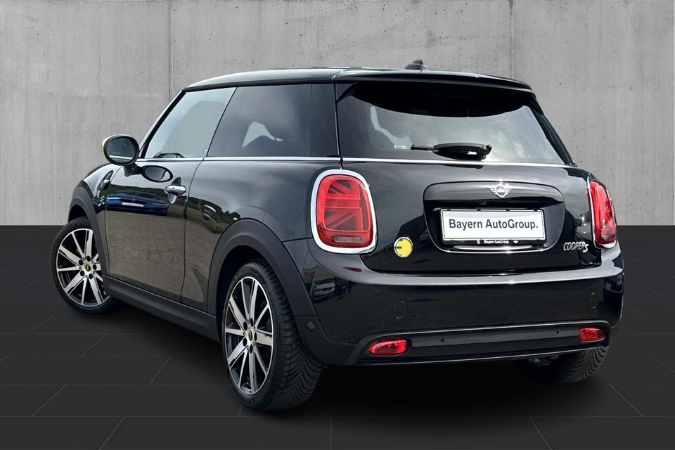 MINI Cooper SE Essential 3d